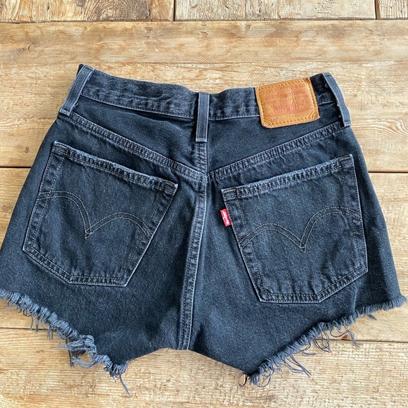 Levi’s 501 Shorts - Picture 2 of 3